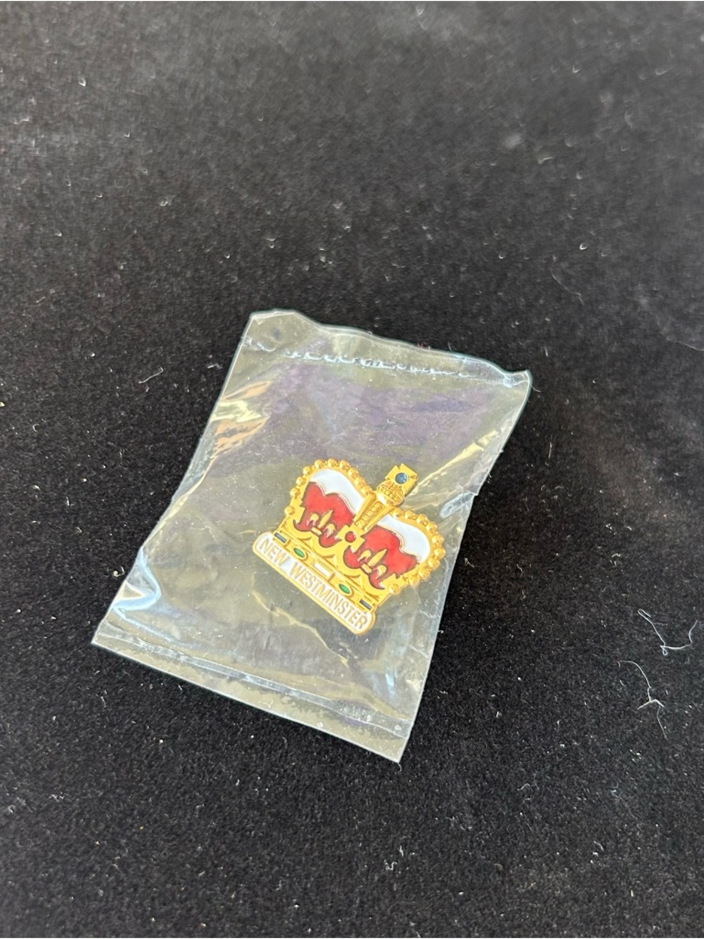 New Westminster Canada royal crown lapel hat souvenir pin
